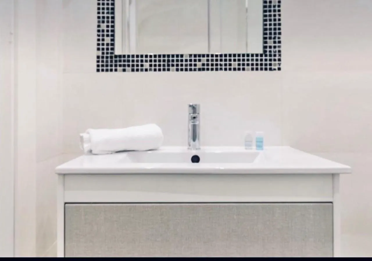Lovely Studio At The City Heart! Málaga Apartman